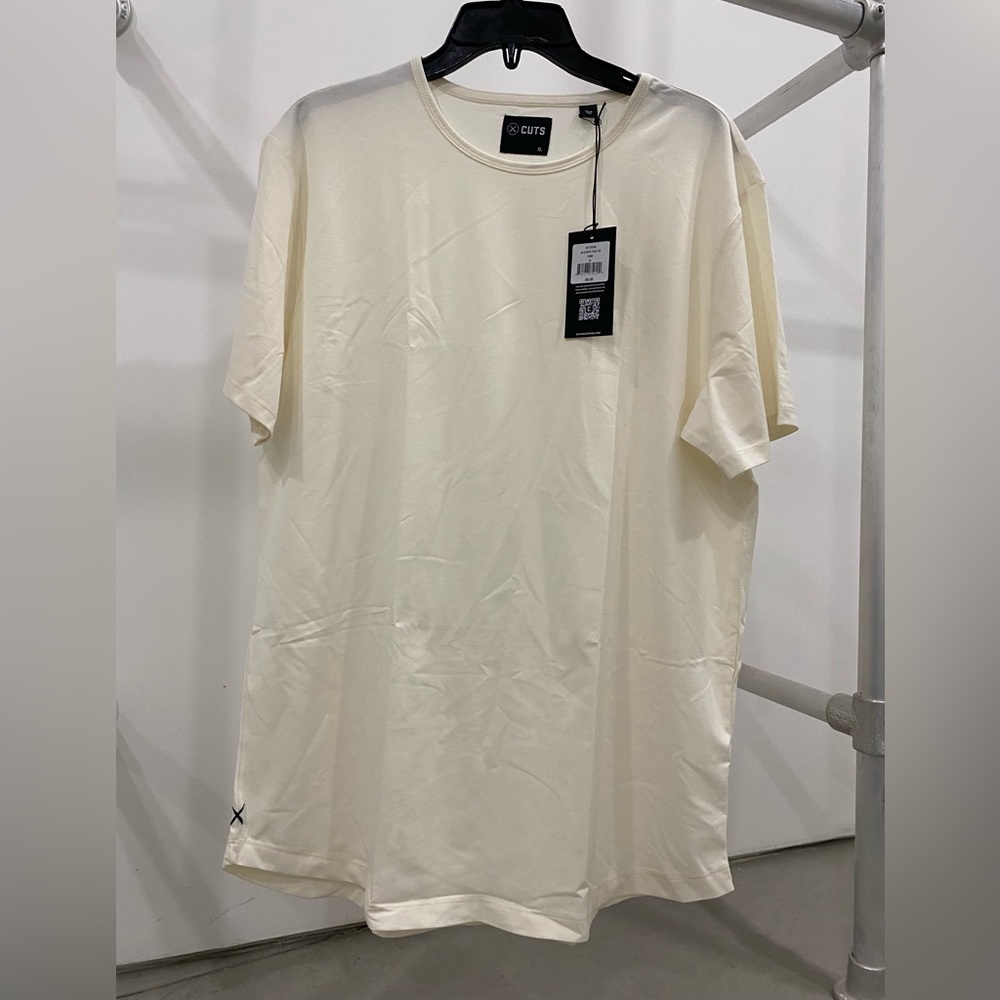 Cuts Clothing Men’s AO Curve Hem Tee XL